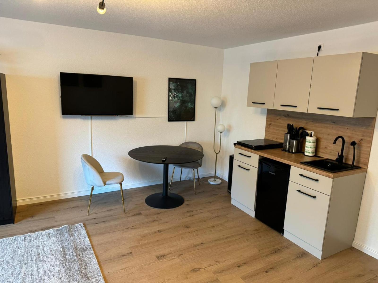 Studio Zimmer In Innenstadt Καρλσρούη Εξωτερικό φωτογραφία